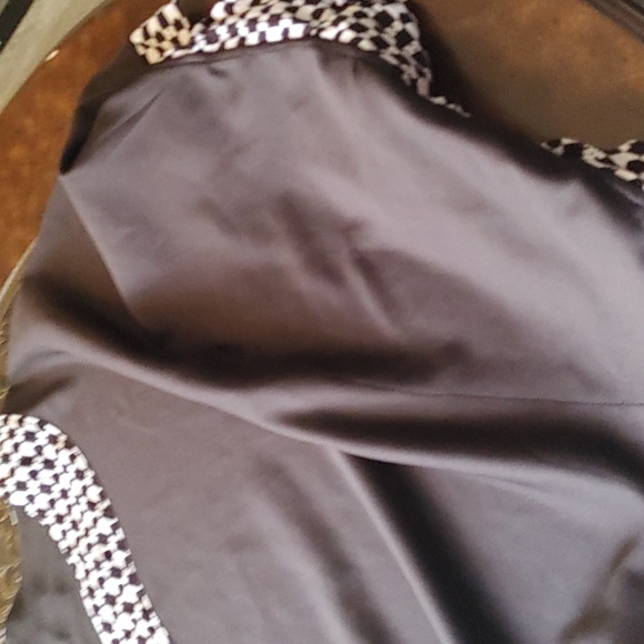 Black & White Cape Sz 4xl - Picture 4 of 5